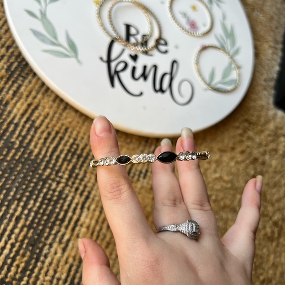 Beautiful 5 pice bangle bracelet set - Picture 10 of 17